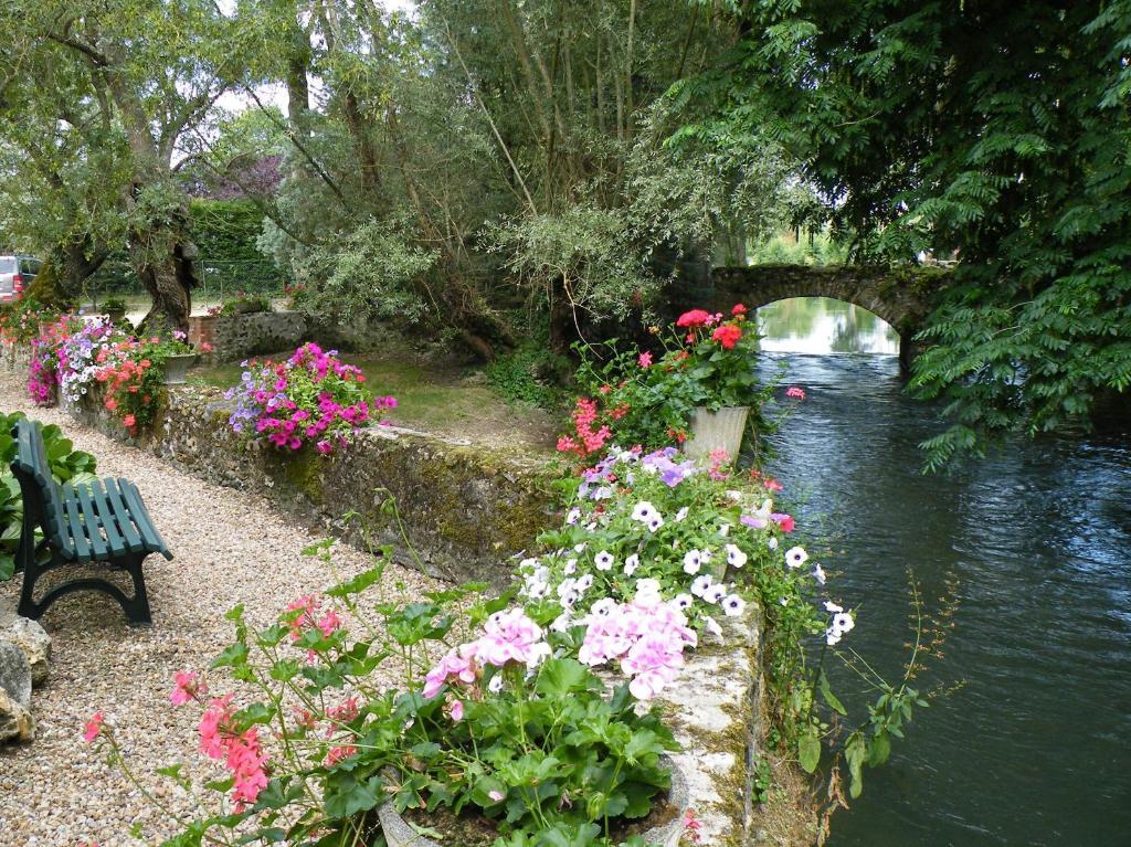 Logis Le Moulin Fleuri Hotel Veigné Exterior foto