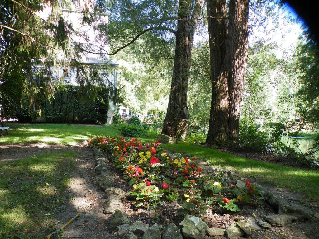 Logis Le Moulin Fleuri Hotel Veigné Exterior foto